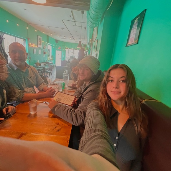 Meet your Posher, Jessica - Picture 2 of 3